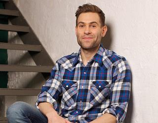 Simon Brodkin portrait ()