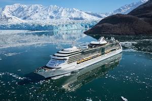 Royal Caribbean Radiance of the Seas cruise ship at the Hubbard Glacier ()