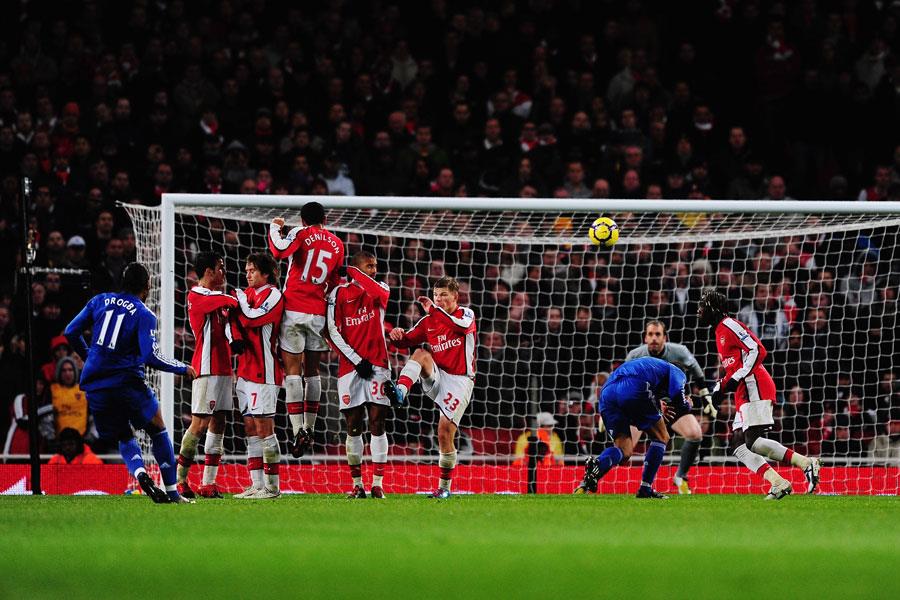 Drogba free kick Chelsea vs. Arsenal ()