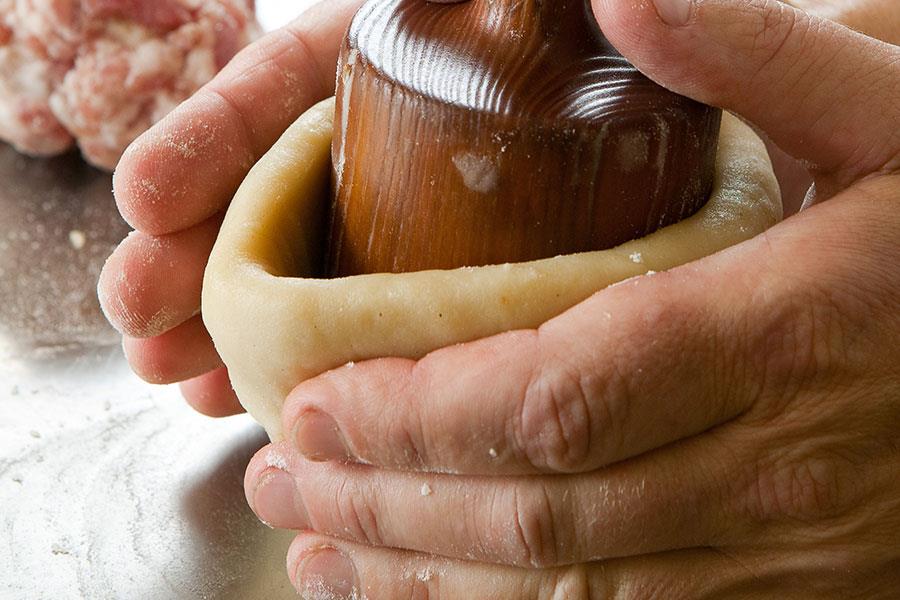How to make a melton mowbray pork pie ()