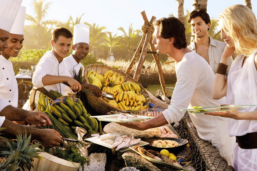 Food on holiday ()
