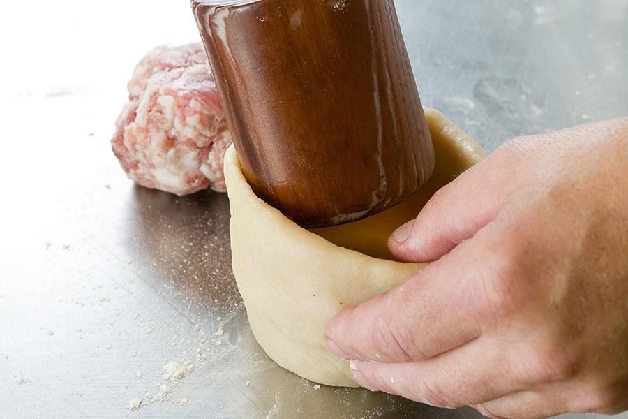 How to make a melton mowbray pork pie ()
