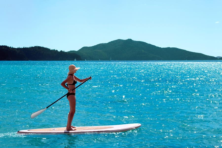 Stand up paddle boarding ()