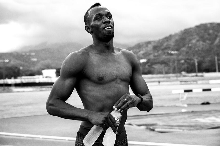Usain Bolt topless with drinks ()