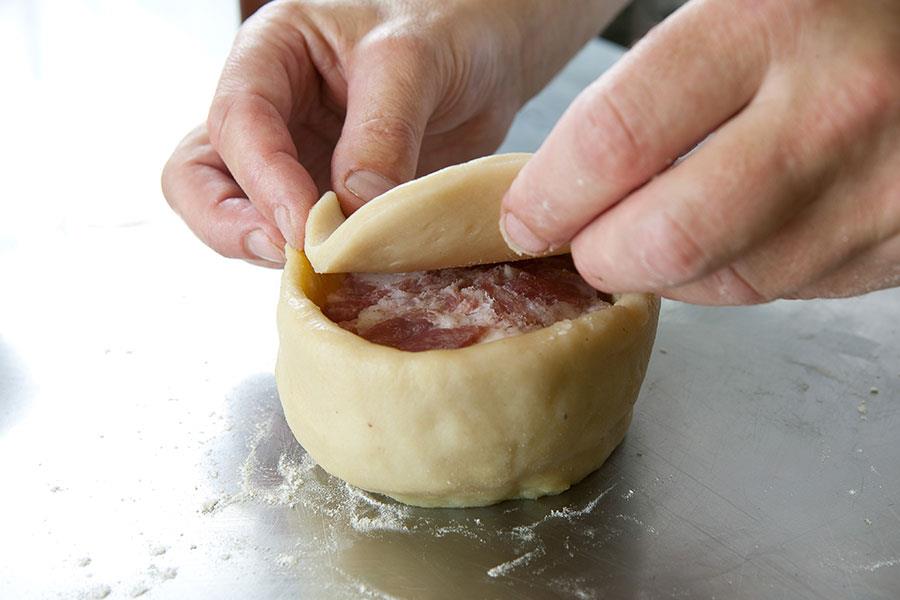 How to make a melton mowbray pork pie ()
