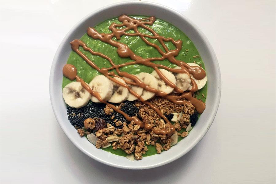 Green smoothie bowl ()