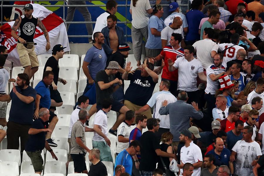 Euro 2016 fan violence stade velodrome ()