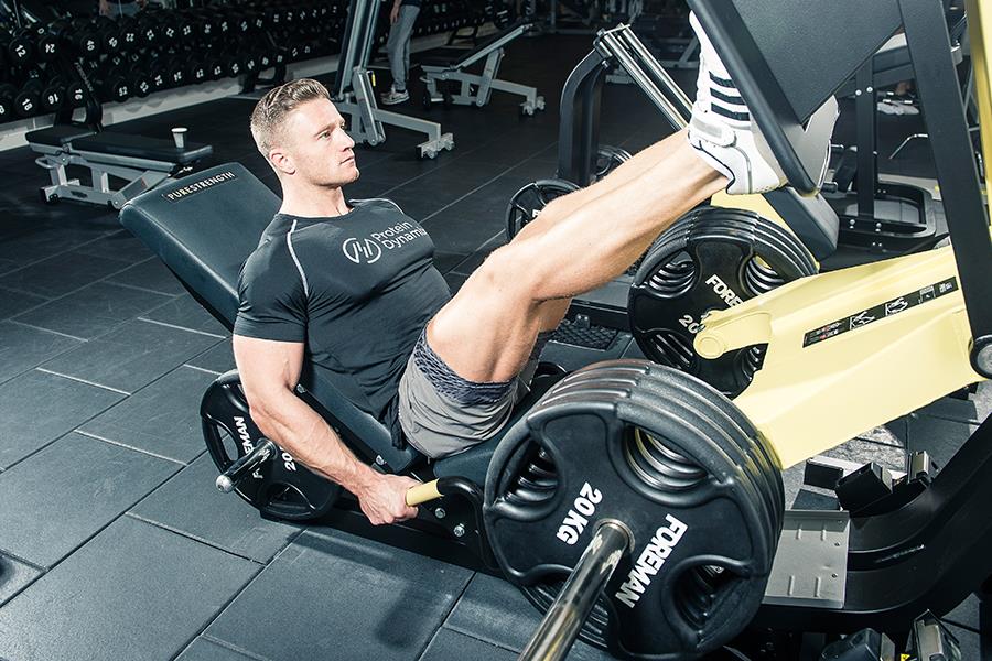 Alex Davies leg workout for FS Magazine ()