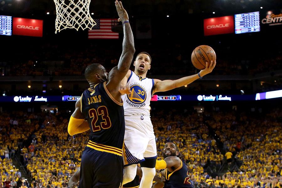LeBron James Steph Curry Game 2 2016 ()
