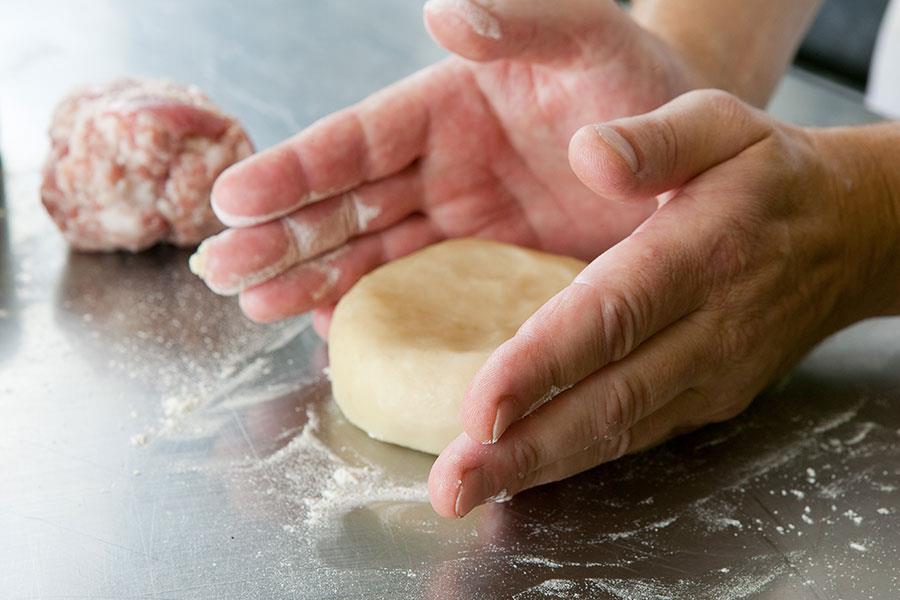 How to make a melton mowbray pork pie ()