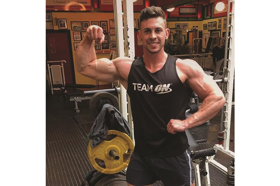 Daire Curley looking bench in the gym (Instagram)