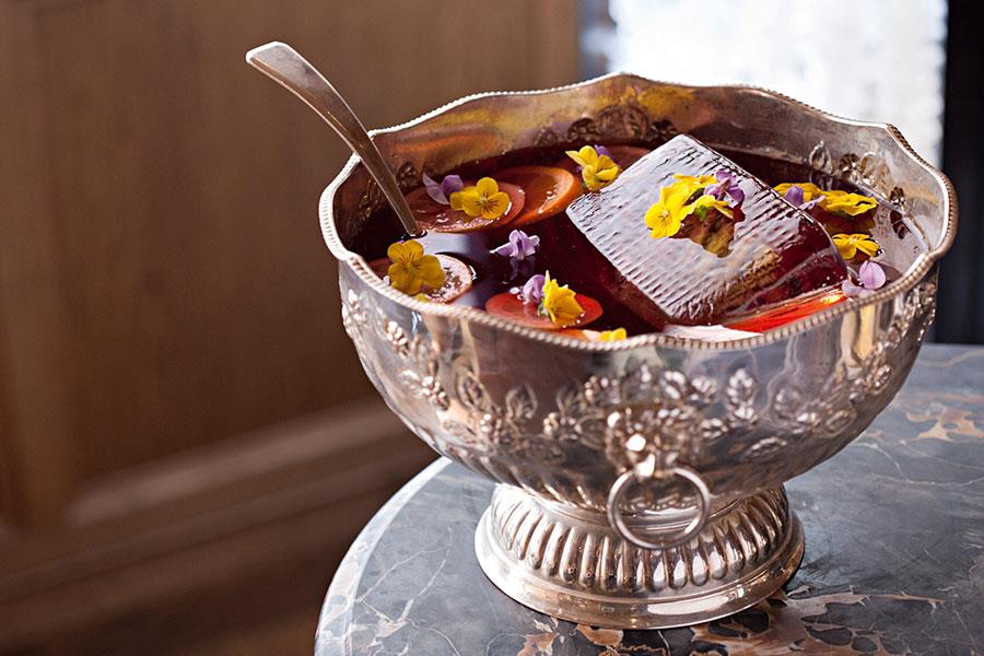 Punch room, London ()