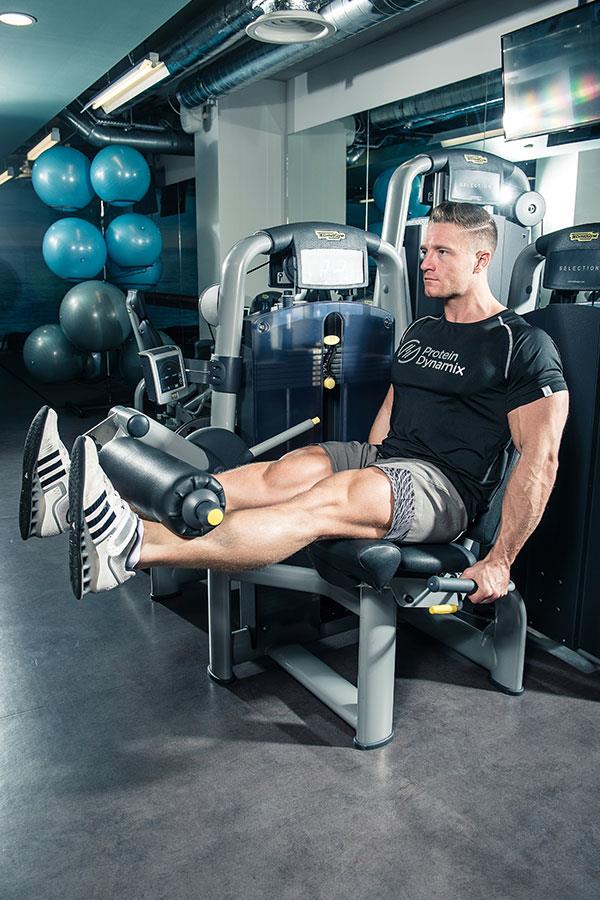 Alex Davies leg extension leg workout for FS Magazine ()