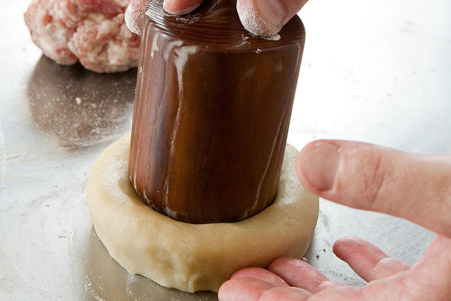 How to make a melton mowbray pork pie ()