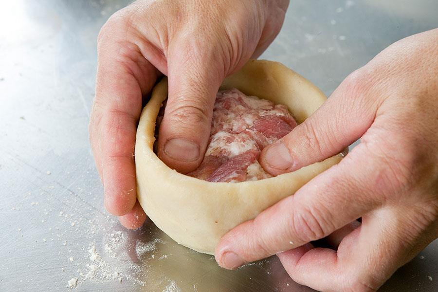 How to make a melton mowbray pork pie ()