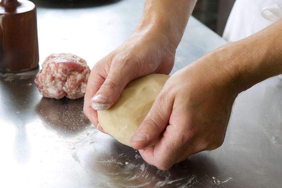 How to make a melton mowbray pork pie ()